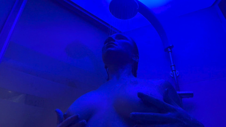 BoobznBonerz: Naked in Space - オービットからのヌードシャワー!!