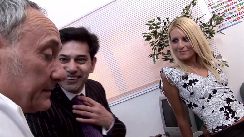 Paradise Films and Clips Fuck Party: Deux salopes latinas tatouées qui se tapent sur des chattes...