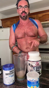 Paja Mientras Me Preparo Mi Batido De Proteinas