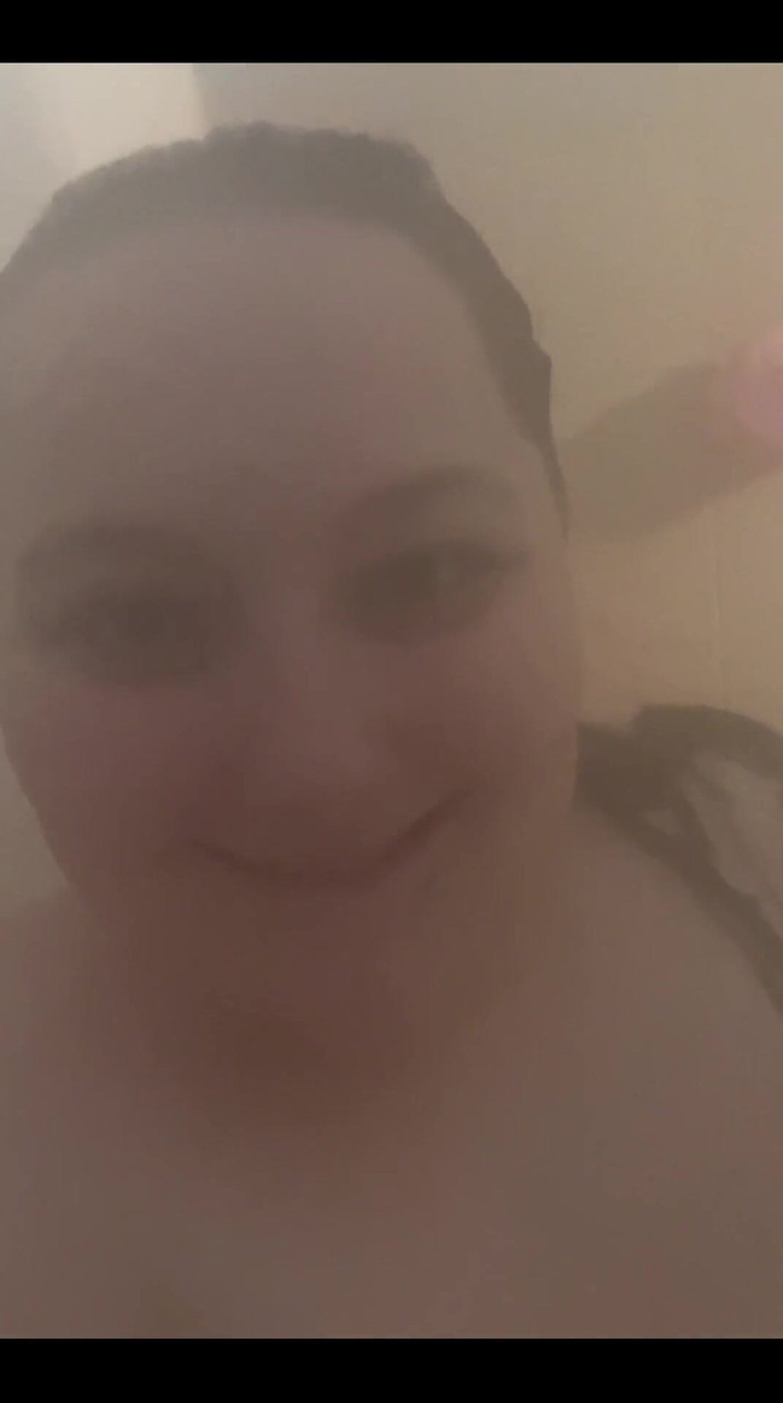 SexyBreedingBbw: Velká kráska si hraje ve sprše