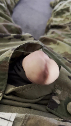 Gay Soldier Stuff: Armésoldat som rycker av i ocps och droppar precum genom...