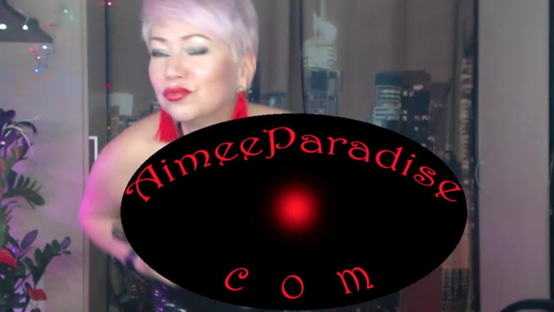 AimeeParadise: La calda MILF russa cavalca un cazzo di gomma e...