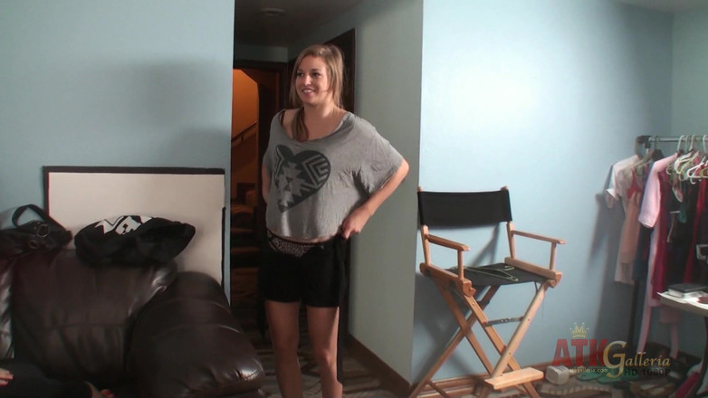 ATKIngdom: Schattige nieuwe comer Moly Hunter achter de schermen van haar...