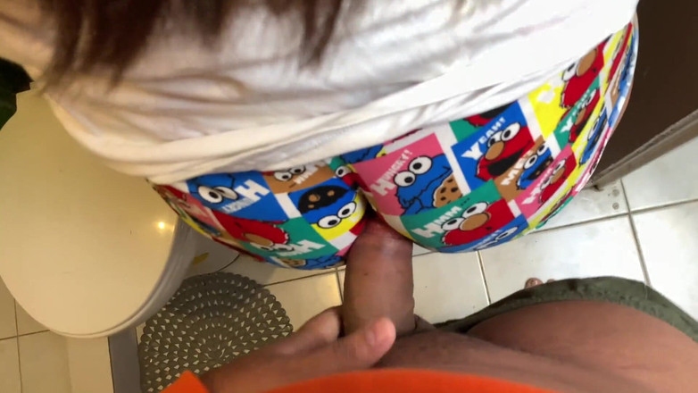 Gordo fuck: La mia sorellastra mi seduce con il suo culo grosso...