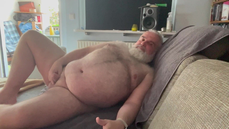 cuddlebearbln: ソファの上で魔女 8