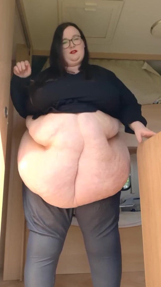 SSBBWLadyBrads: belly dancing in caravan Wobbly box