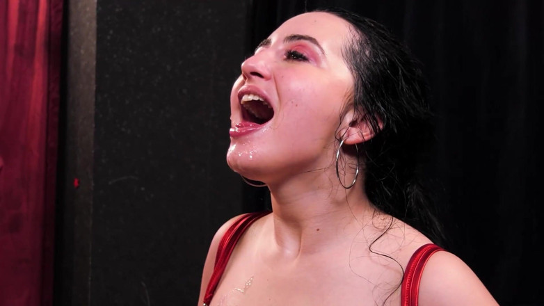 MILF and Big Wet Tits XXX: 거대한 젖탱이의 밀프 손가락으로 딜도를 집어넣어. 그런 다음 갱뱅이 만들어집니다