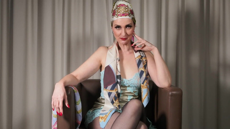 Lady Victoria Valente: Horny silk scarf instructions for you