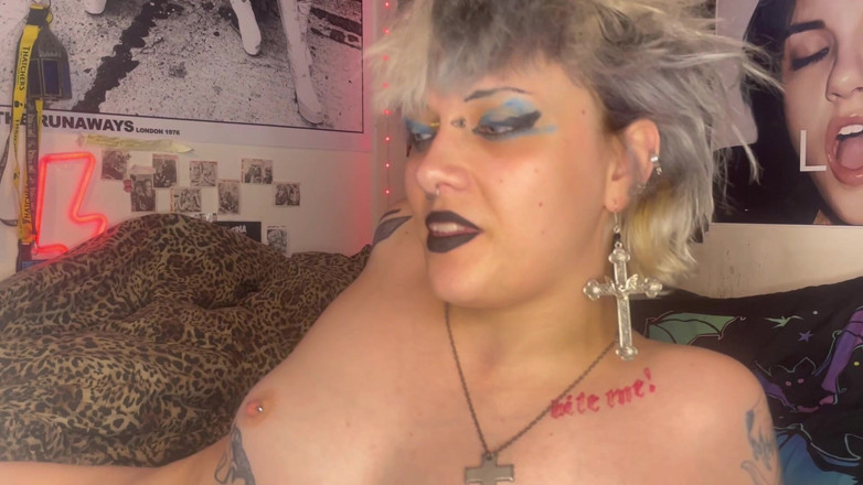 Glitterqueen1999: Uno strizzamento dalla Tua sorellastra! Pozione riducinte per pervy gianting...