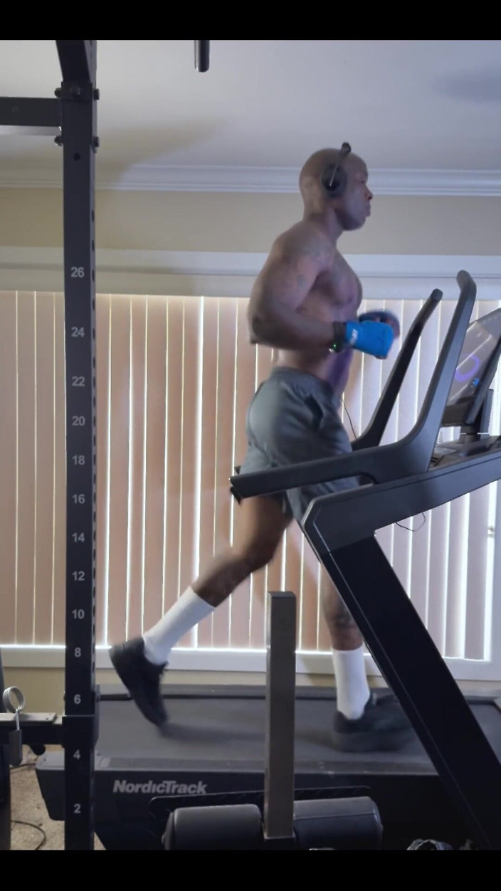 Hallelujah Johnson: Doar un jog lent