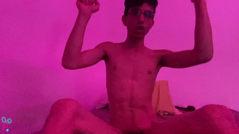 Isak pervert: ฉันถึงจุดสุดยอดอย่างแรงโชว์ก้นและควยแบบละติน