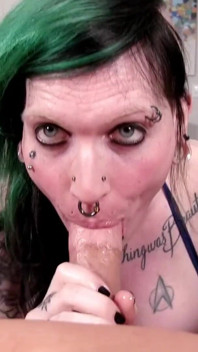 Super peituda amazona engole seu pau