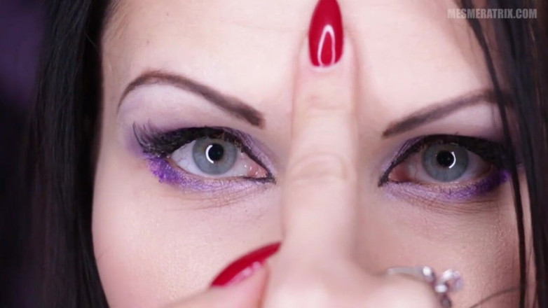 Lady Mesmeratrix Official: Okouzlující červené nehty