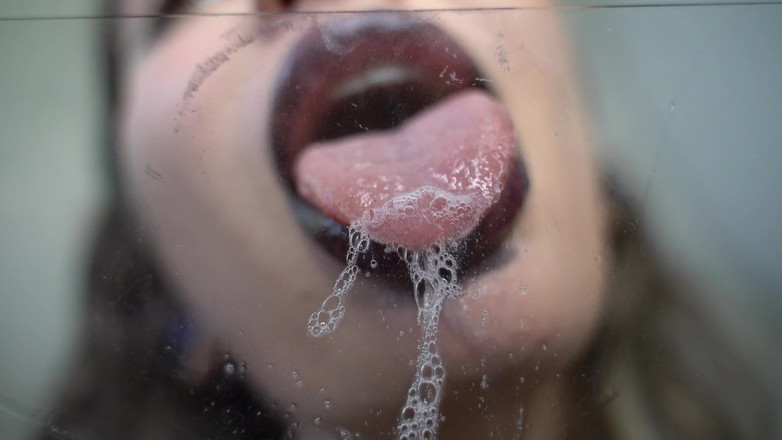 Rarible Diamond: 从镜子亲吻一个哥特式女孩