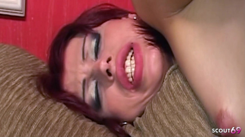 Shemale TS Collection: Руда транссексуал отримує свій перший анальний трах з презервативом