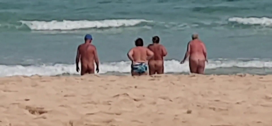 Uk Joolz: Nude in mare con le ragazze!