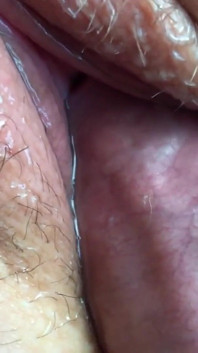 Por favor orina dentro de mi coño. POV. Primer plano