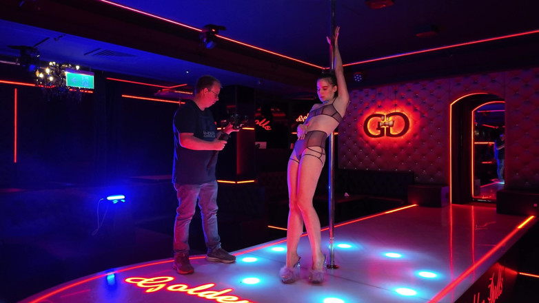 Sensual-X: Dans les coulisses - le strip-tease de Gigi Max