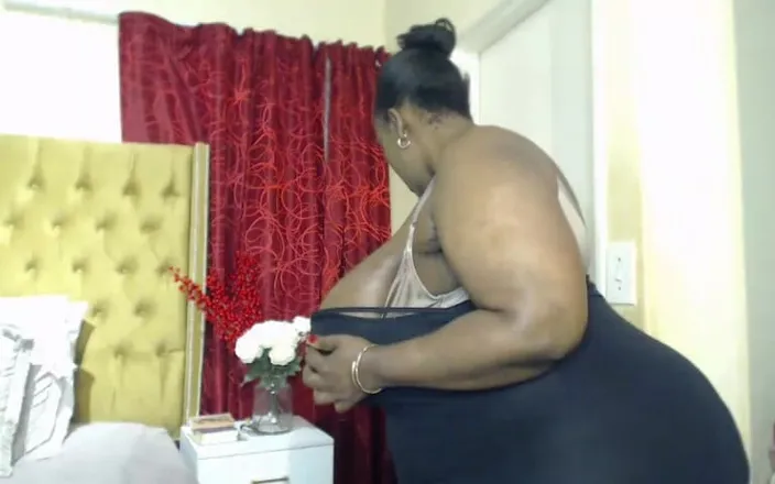 Legendary Booty Overdose: SSBBW MILF striptýz škádlení a třesení velkého černého zadku