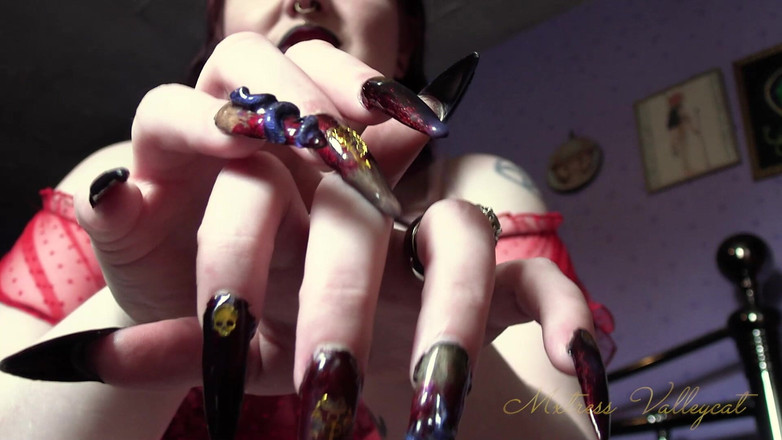 Mxtress Valleycat: Церемонія нігтів на шпильці