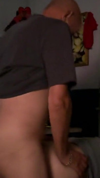 Madura y joven noche de sexo en casa parte 2