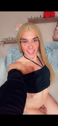 Roztomilý Femboy Prosí o tátovu tvrdou jízdu na péru a stříkání