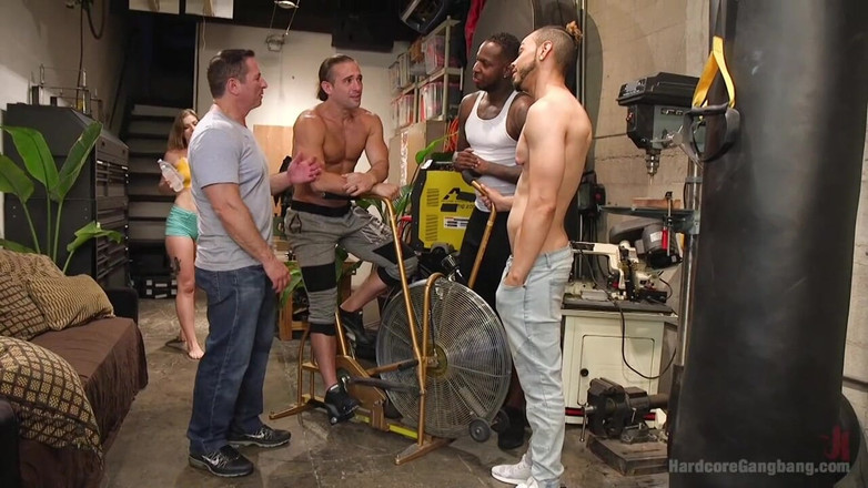 Hardcore Gangbang by Kink: 의붓오빠와 친구들에게 따먹히는 엘라 노바