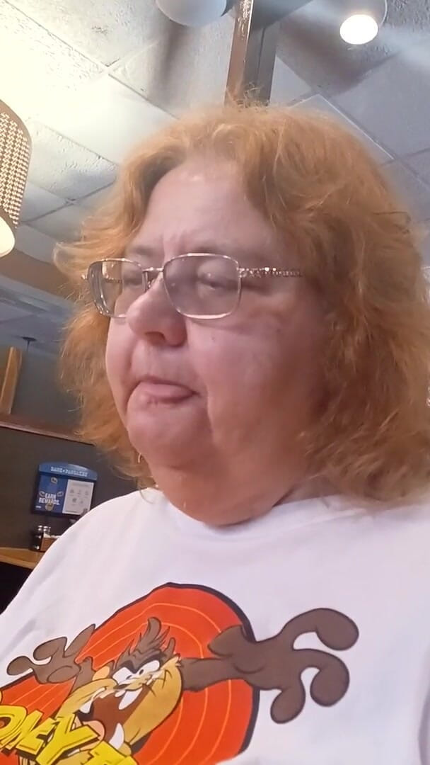 BBW nurse Vicki adventures with friends: Stiefmutter und ich essen frühstück