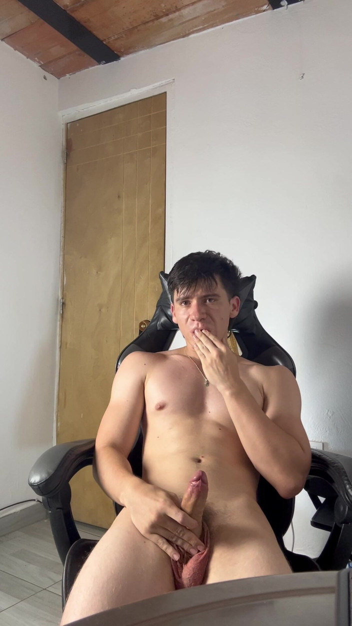 Icyhot707: Ich nehme mich auf, wie ich in meinem Zimmer masturbiere.