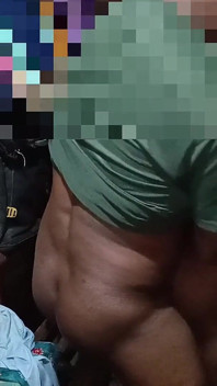 집에서 혼자 있는 아줌마의 의붓딸