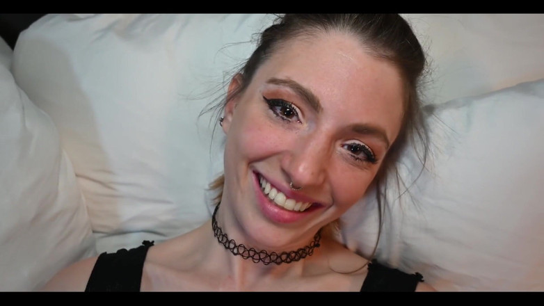 PNW Porn: Miss Dizzum 더블 펜 장난감 플레이