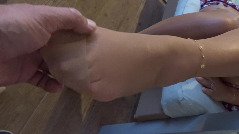 corynanylon: Můj submisivní má právo si sundat boty