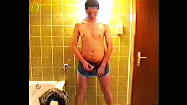 Mark Hannes: Erect Zakar Kencing dan Bonggol Melancap Dengan Kamera Hi8