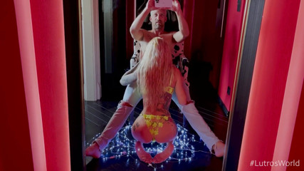 Lutros World: Rekaman seks anal sasha beart si cewek cantik bertato lagi...