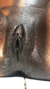 Ebony černá sexy dáma masturbuje