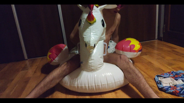 Floatie Boy: mere phoole hue yoonikorn par sookha koobar