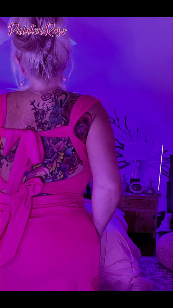 PaintedRose: बिस्तर और नृत्य के लिए कपड़े उतारना!