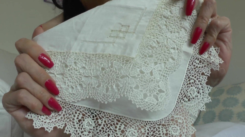 Lady Victoria Valente: On sent des mouchoirs blancs en tissu antique - Lady Victoria...