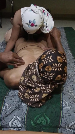 Sona_85: Ibu rumah tangga hot asal marathi lagi fokus di rumah...