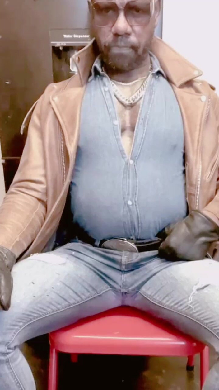 Black mature kinky muscle: Zwart Spijkerbroek Roken Tietenspel &amp; Aftrekken