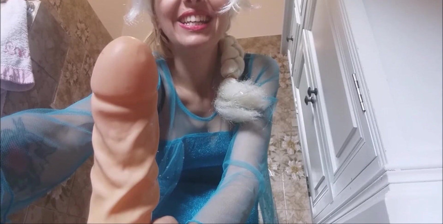 savannahamatoriale: Queen Elsa Naked Offer to Ya Her Ass! She's Not...