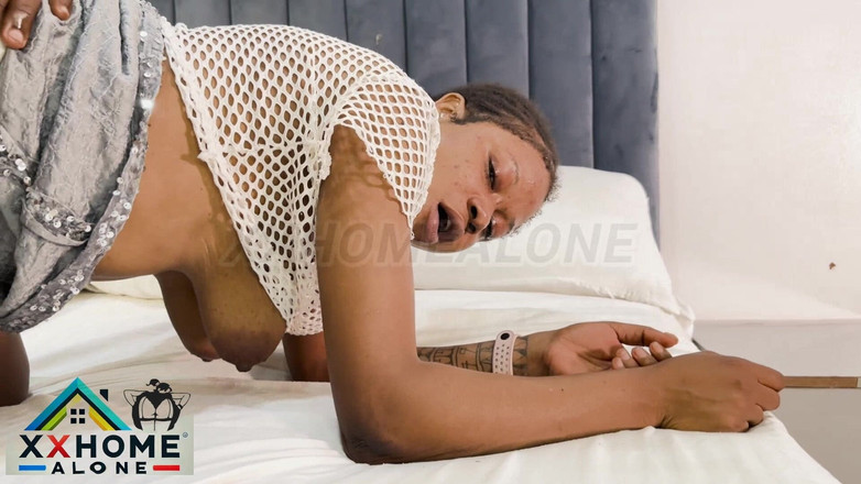 Home Alone: Naija Pure Tabù - Piccola Figliastra Scopa Un Grosso Cazzo Nero