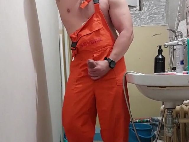 Renovating Never Been Easy...i Got Tired of Cleaning the Walls so I Start Playing with My Elf. Do You Want Me to Work at Your Ho (Michael Ragnar)