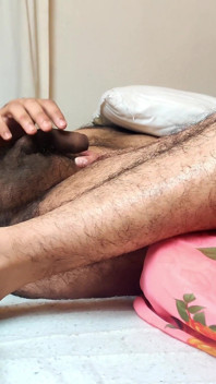 Il mio capo vuole divertirsi con la mia moglie appena sposata e ho gestito mia moglie