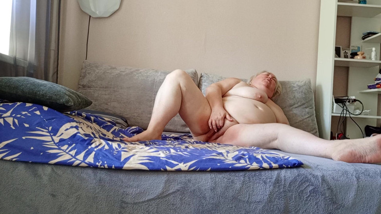 Zona901: I Came to My Masturbating Stepmom to Give Me a...