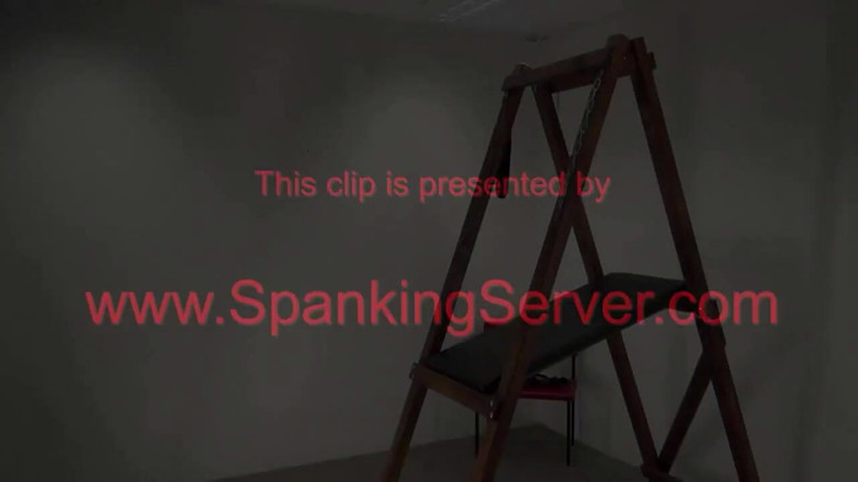 Spanking Server: Caprice poesje zweep