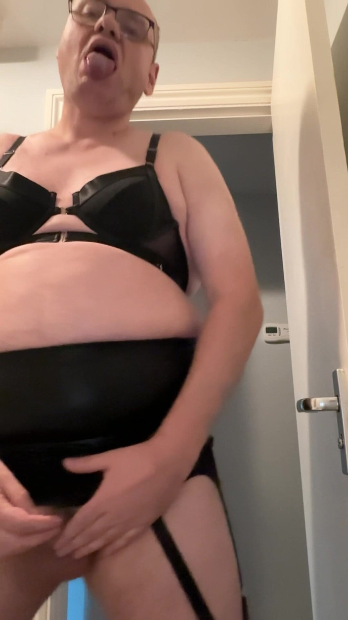 Ancient456: Il travestimento gay si veste fuori di testa per questo