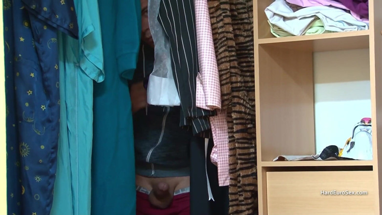 Hard Euro sex: 침실에서 펠라하고 섹스하는 육덕 거유녀