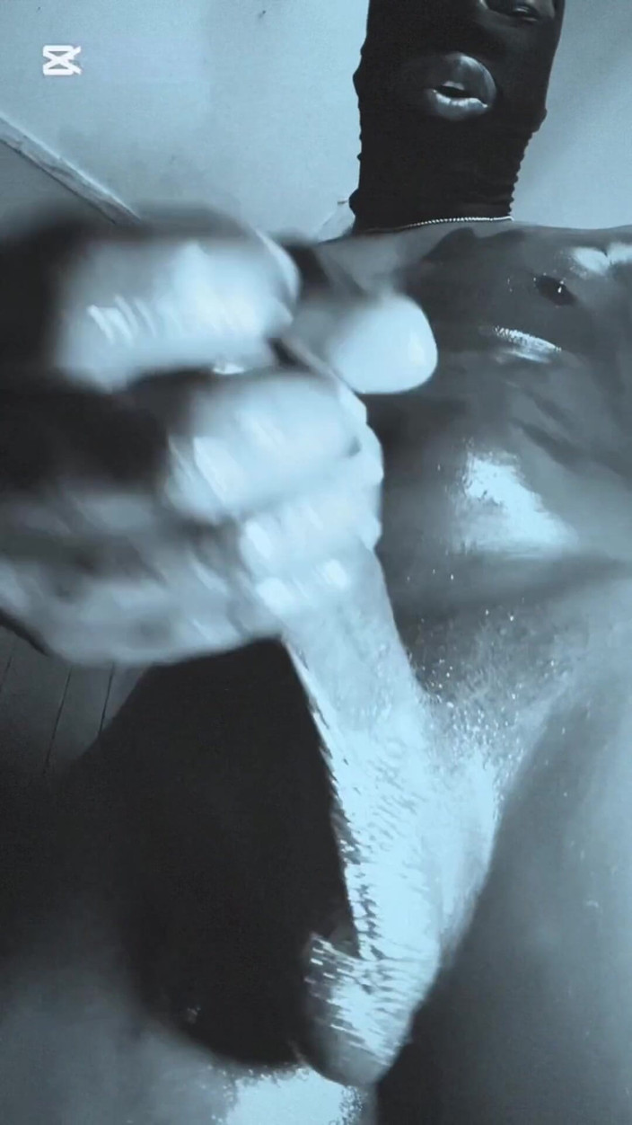 Bbc-godaddy: パート1 BBCマスターブリーダーが激しく彼の大きなチンコを刺激し、射精するまで