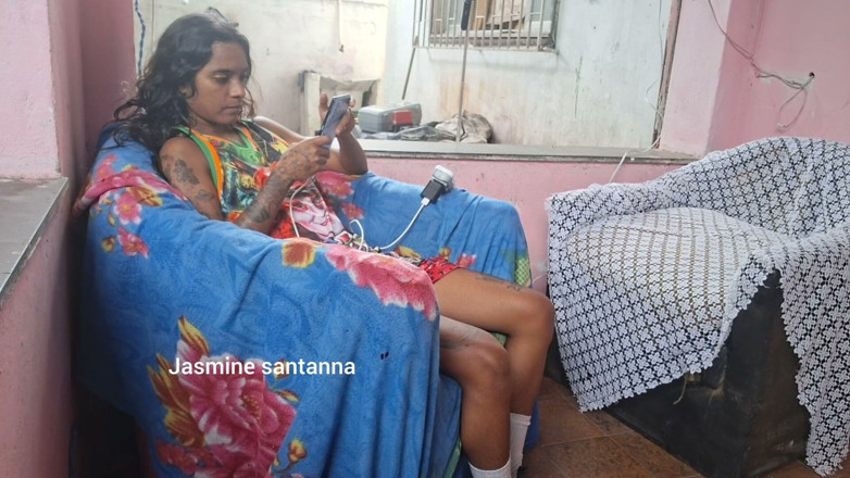 Jasmine Santanna: În timp ce joc pe telefon, sunt provocat până când îmi...